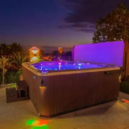 Villa Andalusian Style With Private Pool & Jacuzzi Marbella