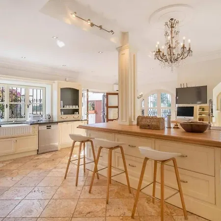 Villa Andalusian Style With Private Pool & Jacuzzi Marbella