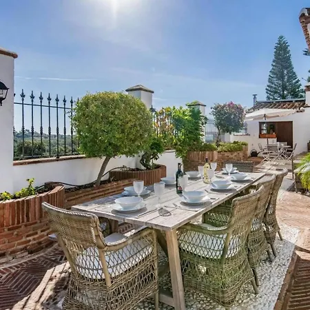 Villa Andalusian Style With Private Pool & Jacuzzi Marbella